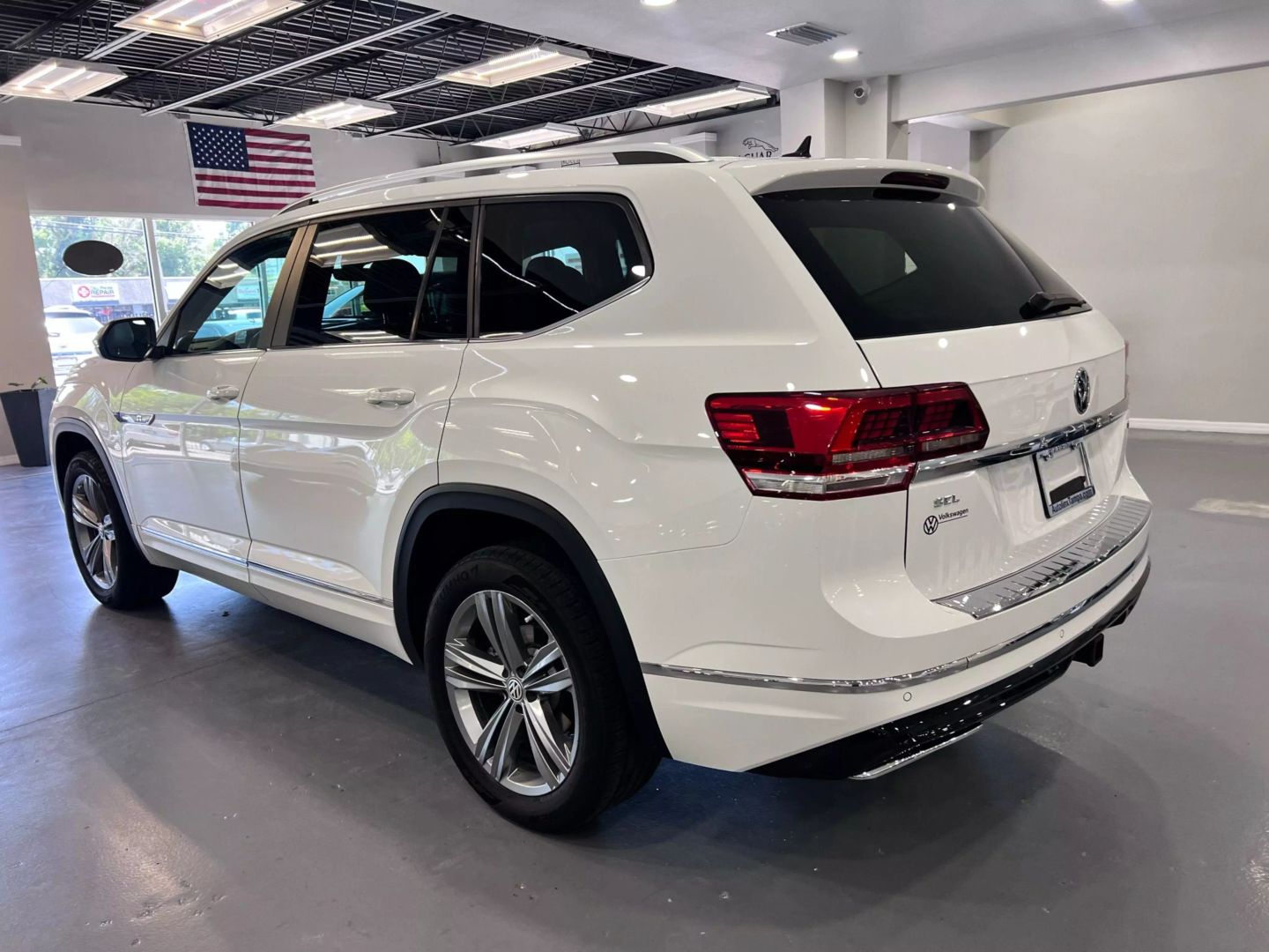 2019 Volkswagen Atlas Sel R-line Sport Utility 4d - Image 7