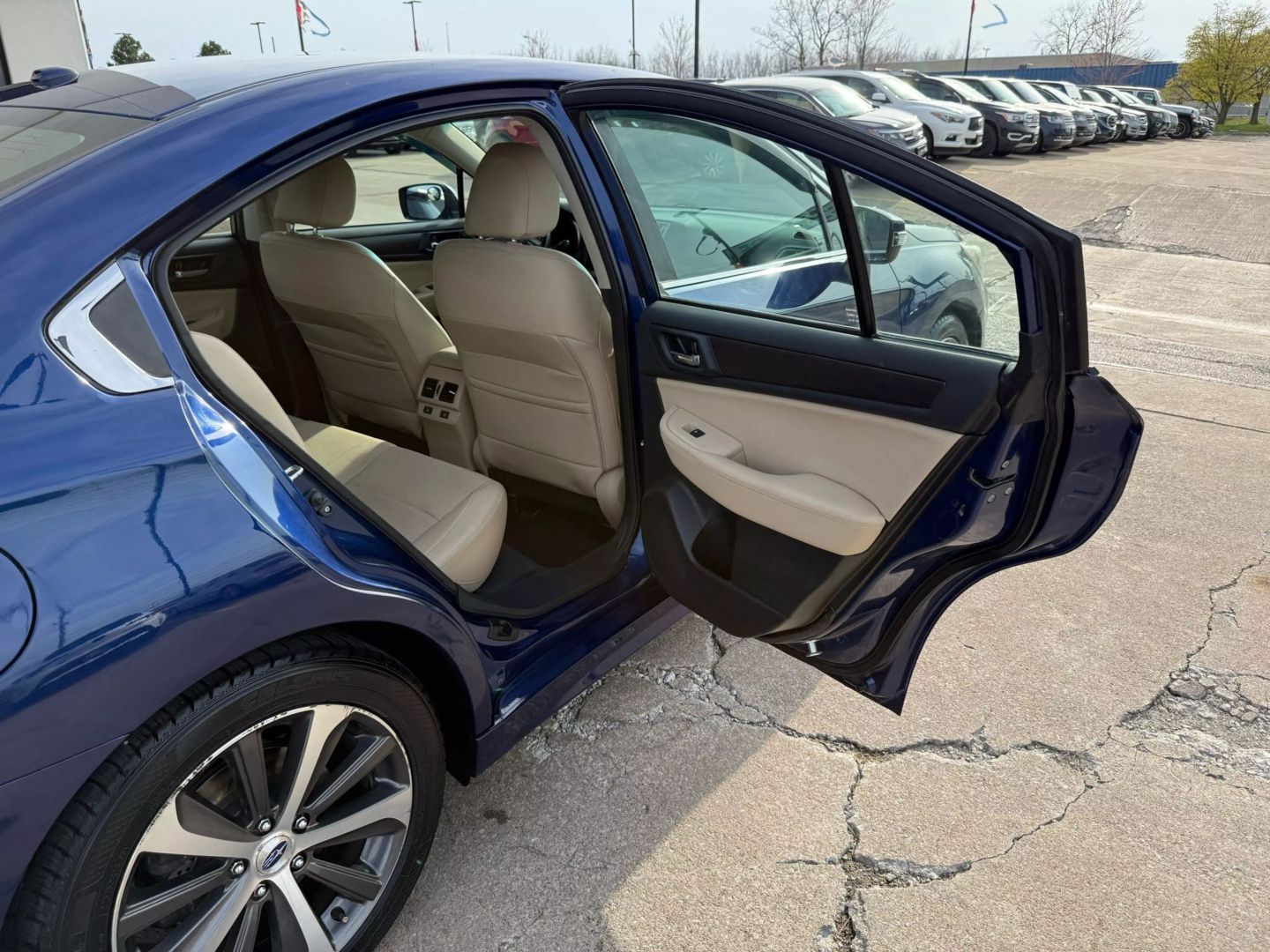 2015 Subaru Legacy - Image 21
