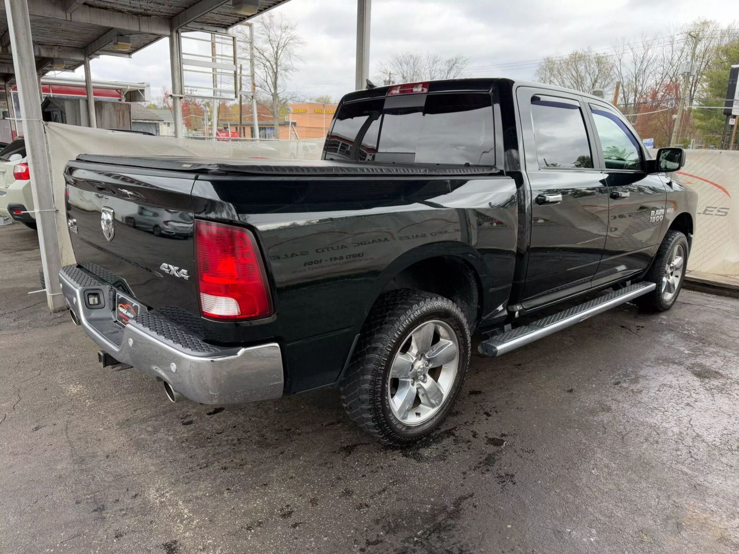 2017 Ram 1500 Crew Cab - Image 13