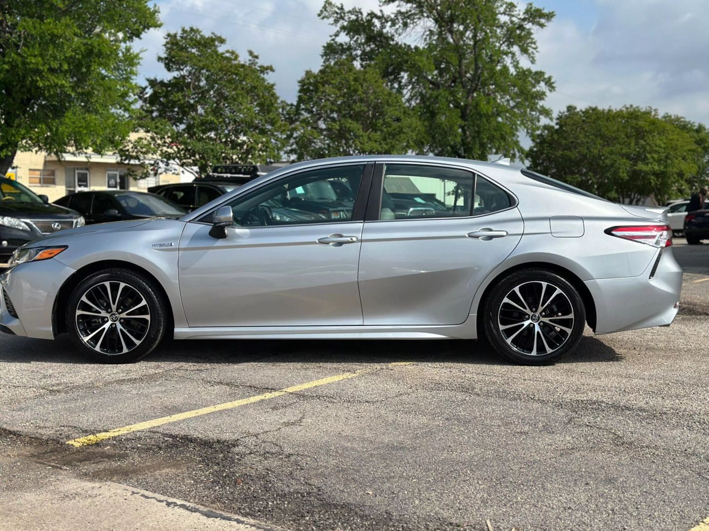 2020 Toyota Camry Hybrid - Image 3