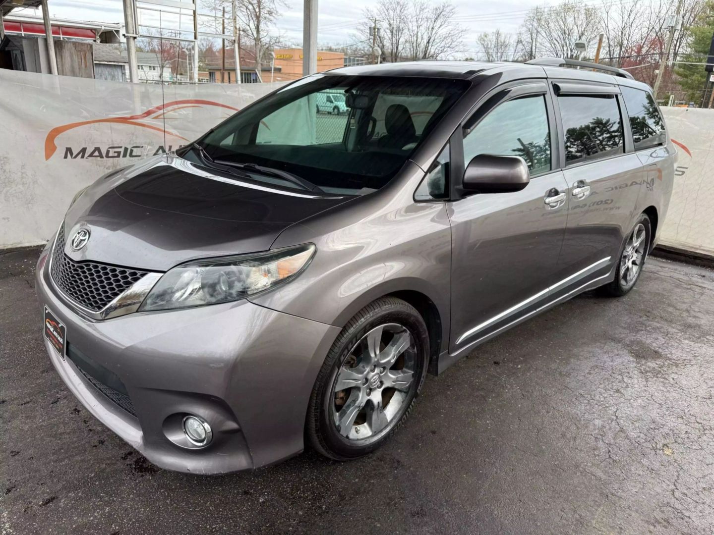 2013 Toyota Sienna - Image 8