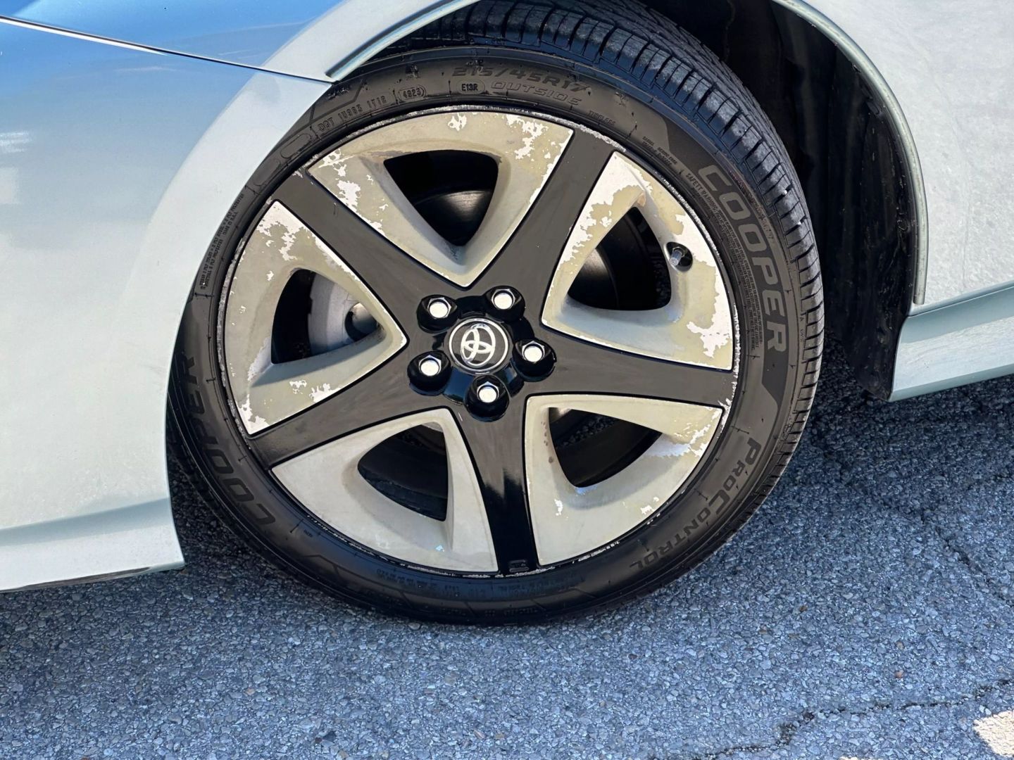 2016 Toyota Prius - Image 38