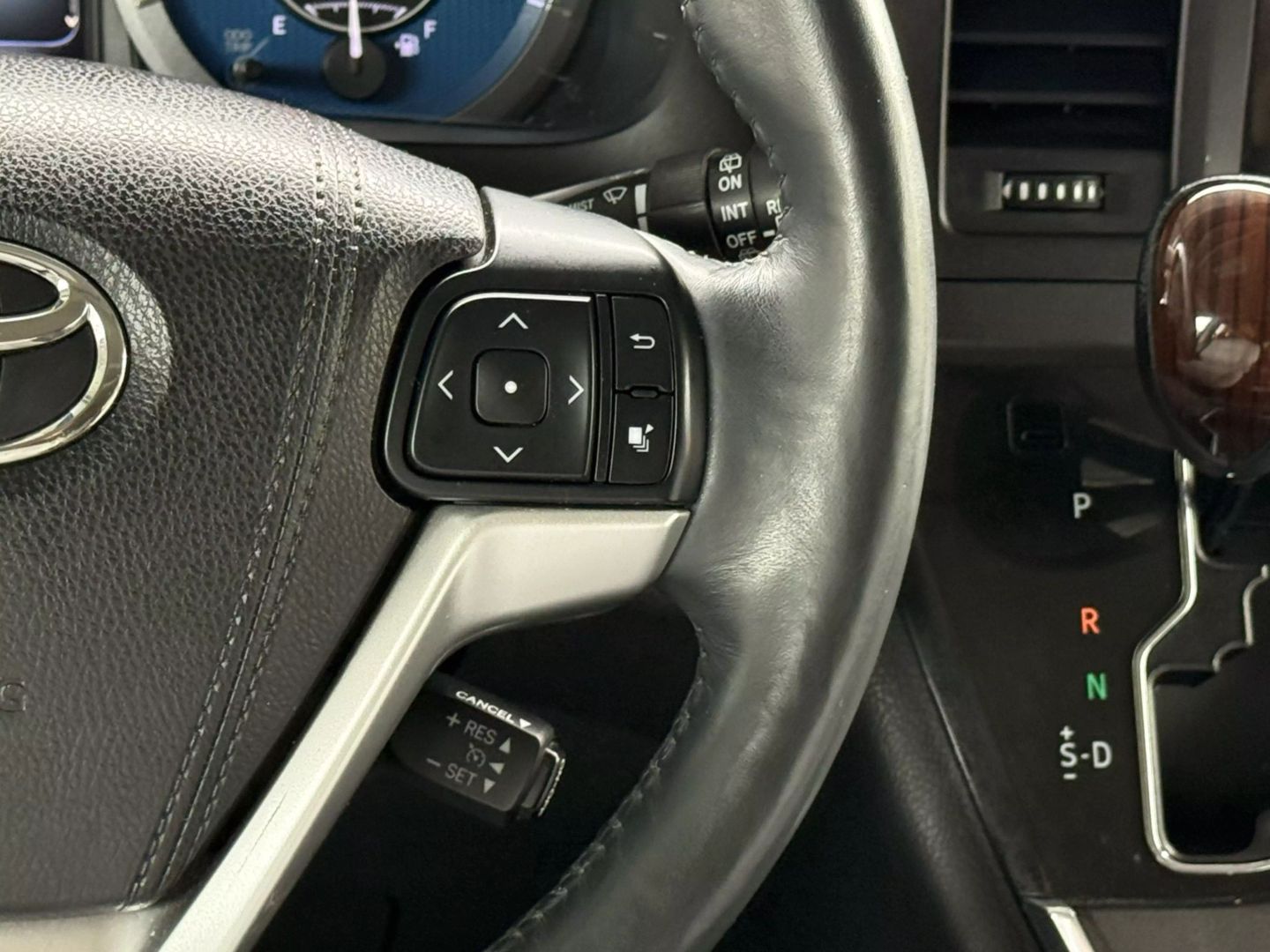 2017 Toyota Sienna - Image 33