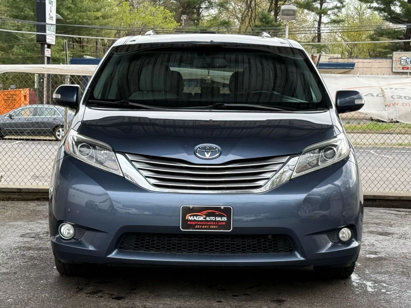 2017 Toyota Sienna - Image 5