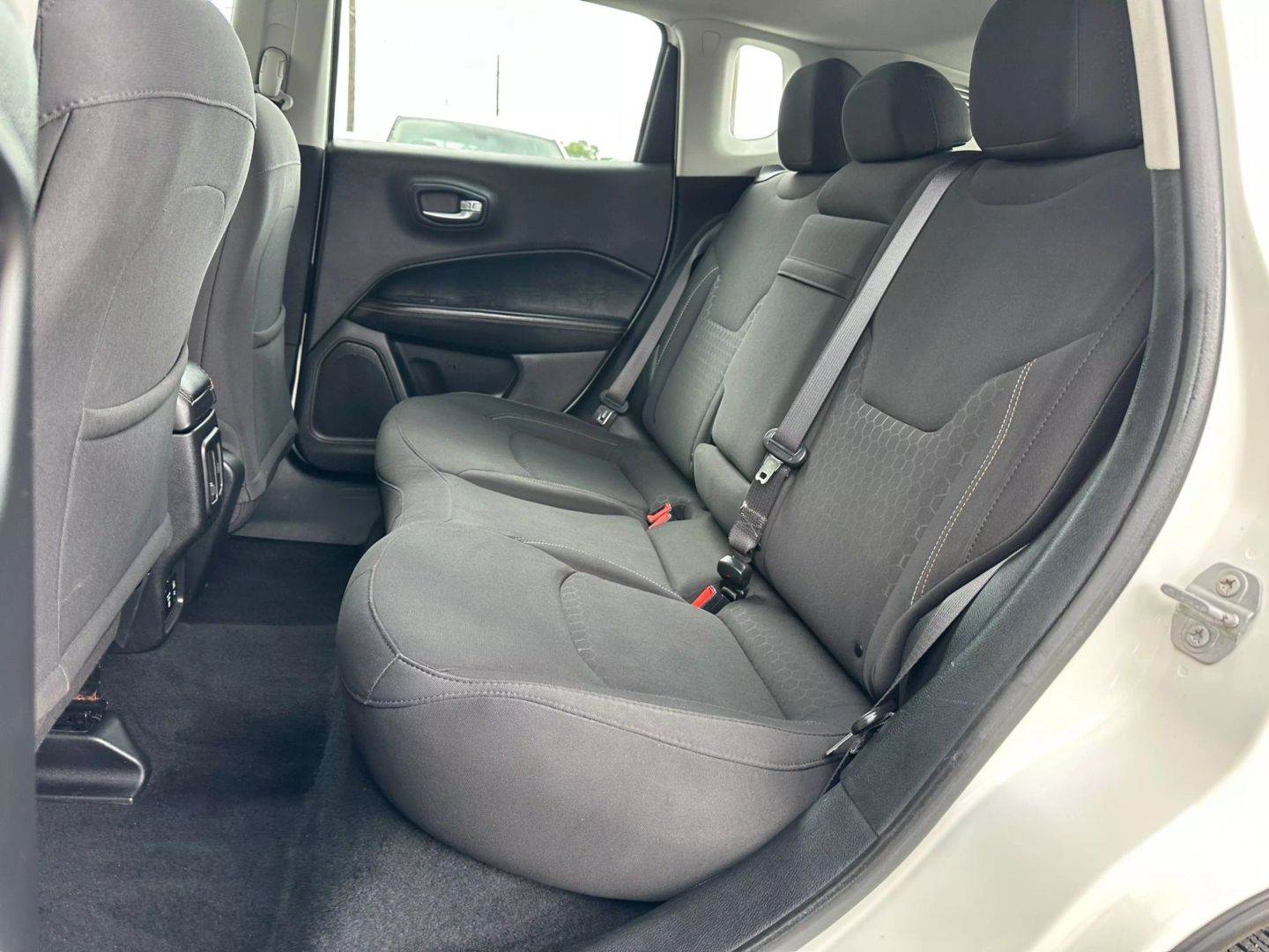 2019 Jeep Compass - Image 17