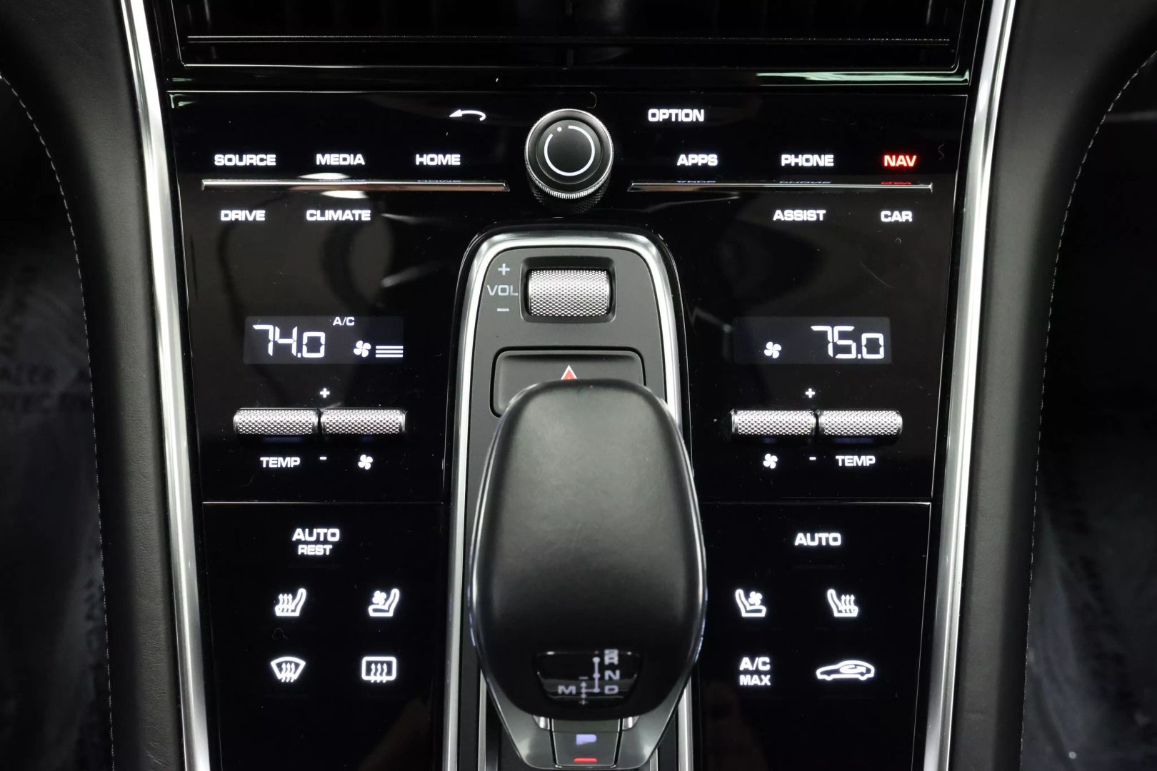 2017 Porsche Panamera - Image 42