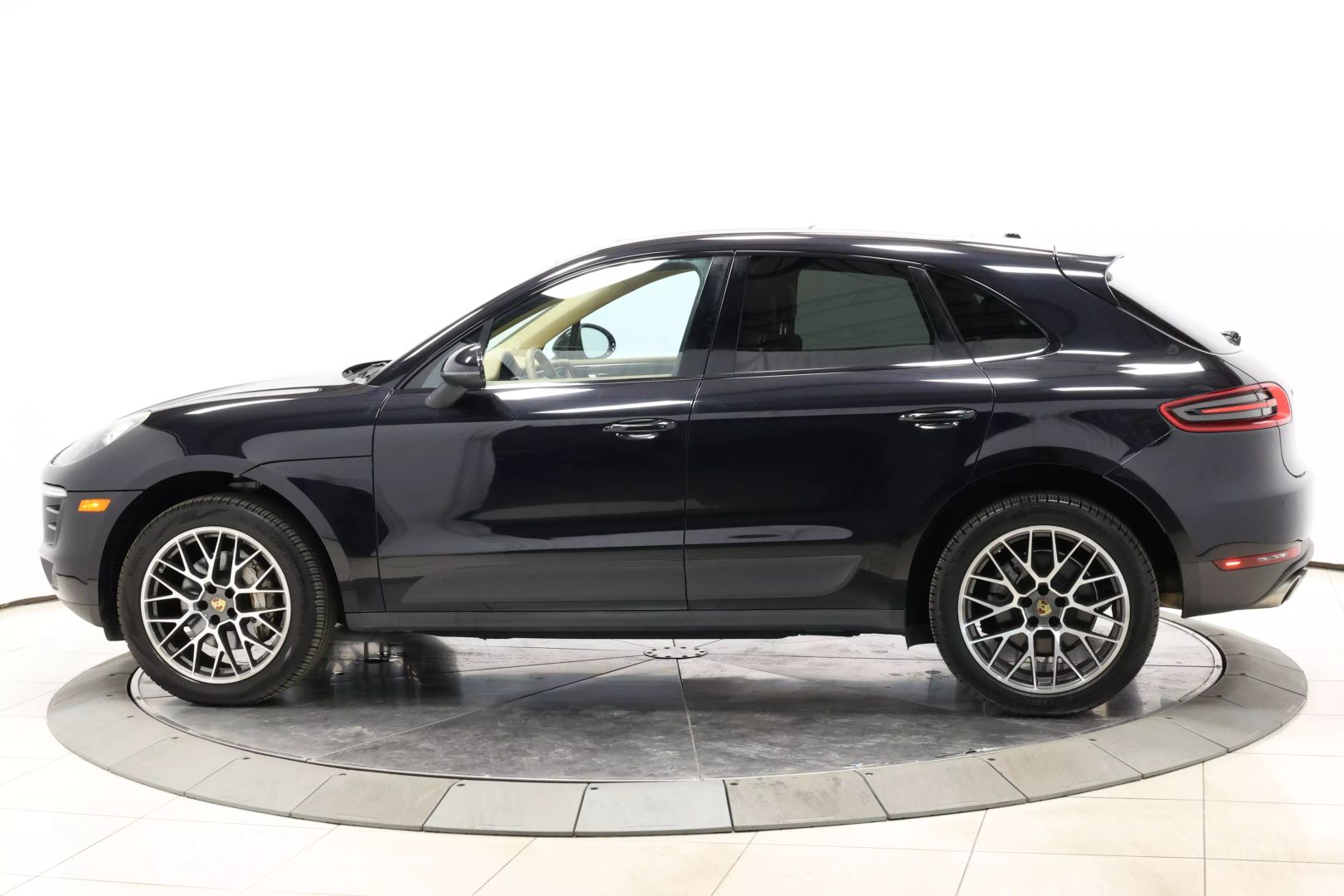 2016 Porsche Macan - Image 6