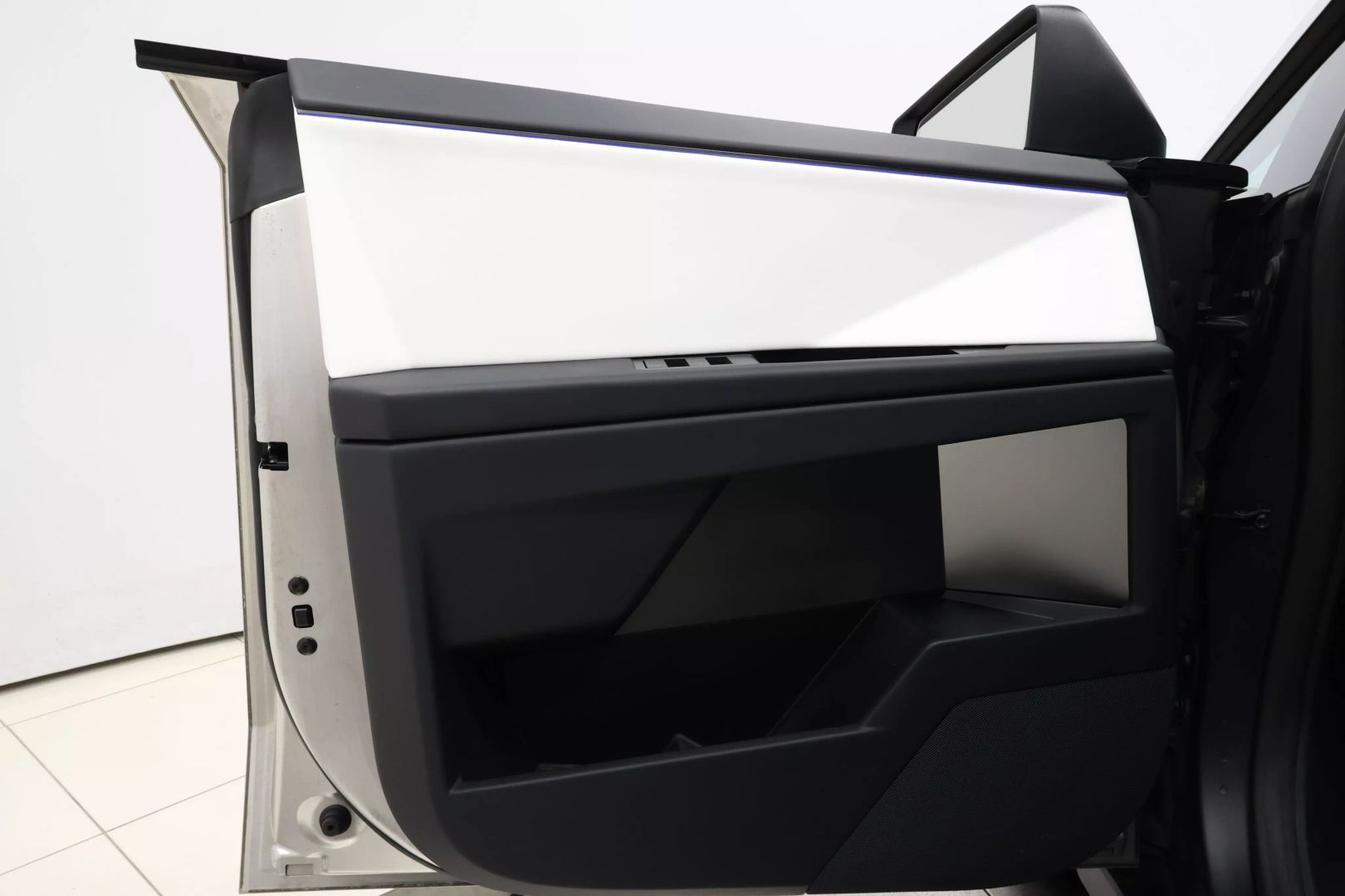 2024 Tesla Cybertruck - Image 9