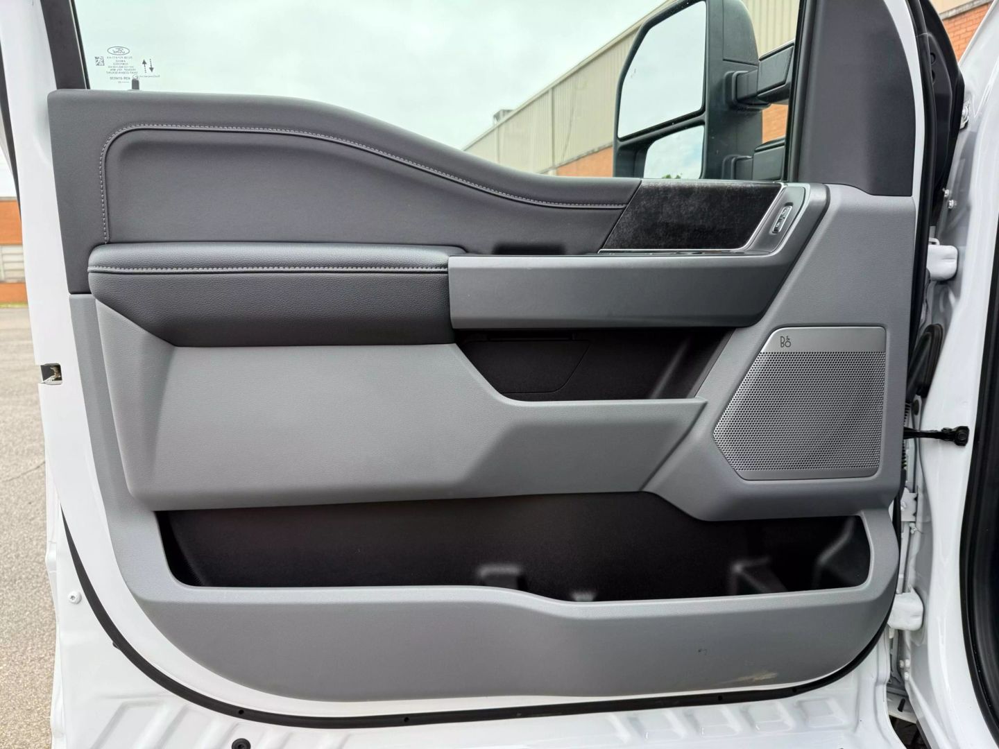 2023 Ford F250 Super Duty Crew Cab - Image 12