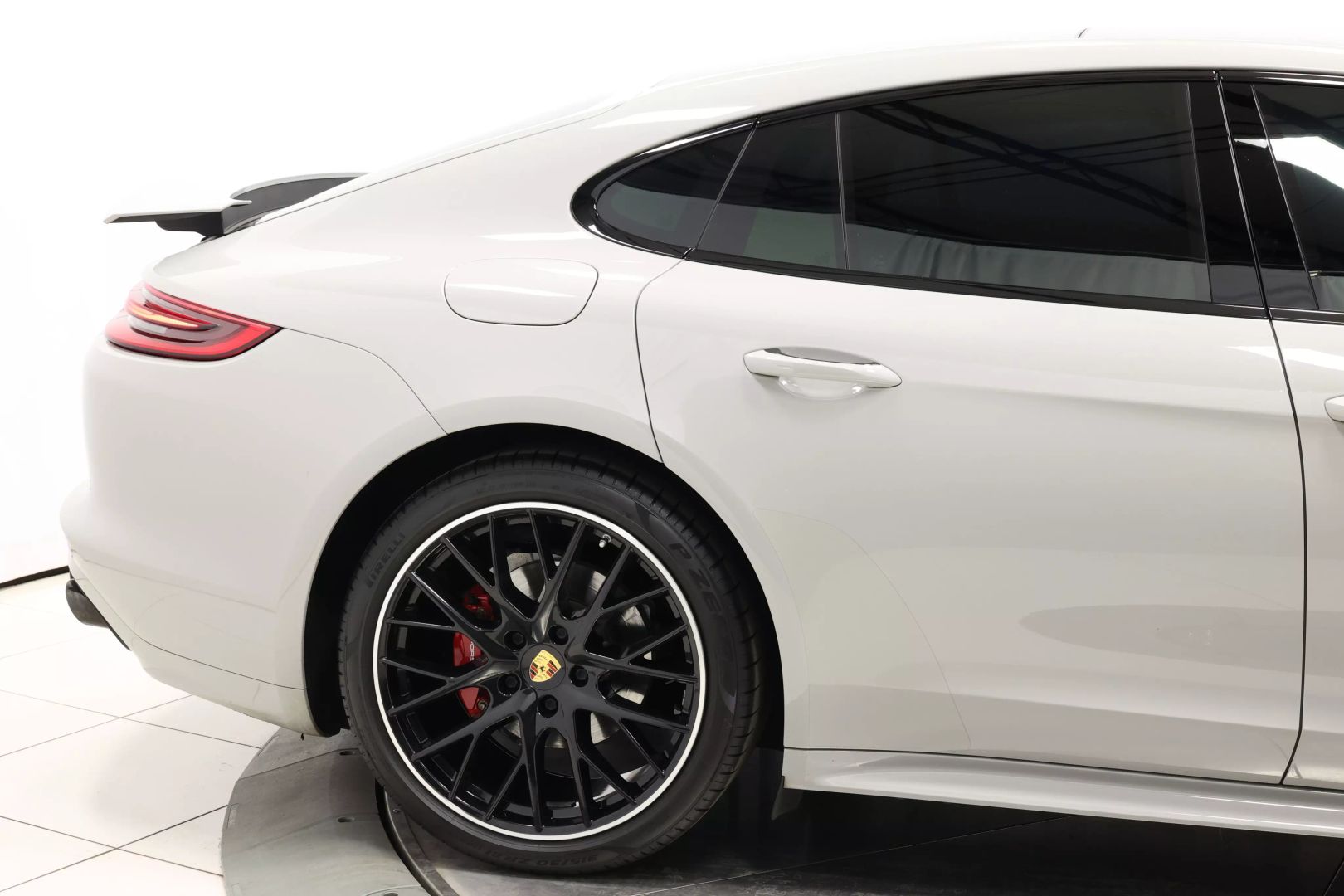 2017 Porsche Panamera - Image 79