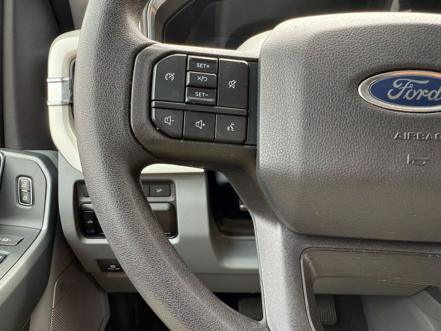 2023 Ford F250 Super Duty Crew Cab - Image 34