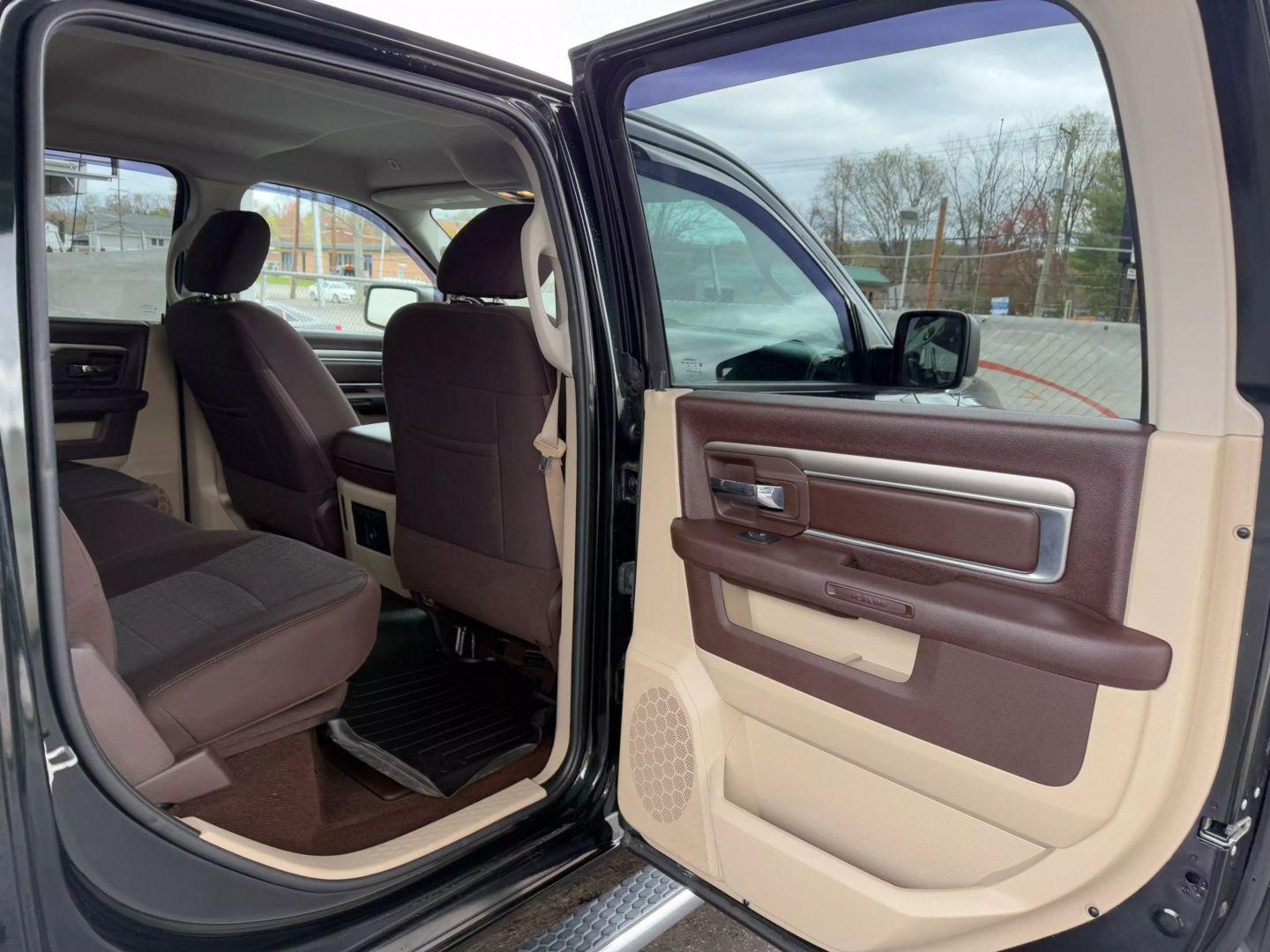 2017 Ram 1500 Crew Cab - Image 22