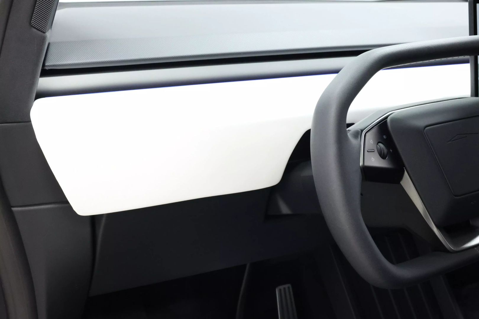 2024 Tesla Cybertruck - Image 23