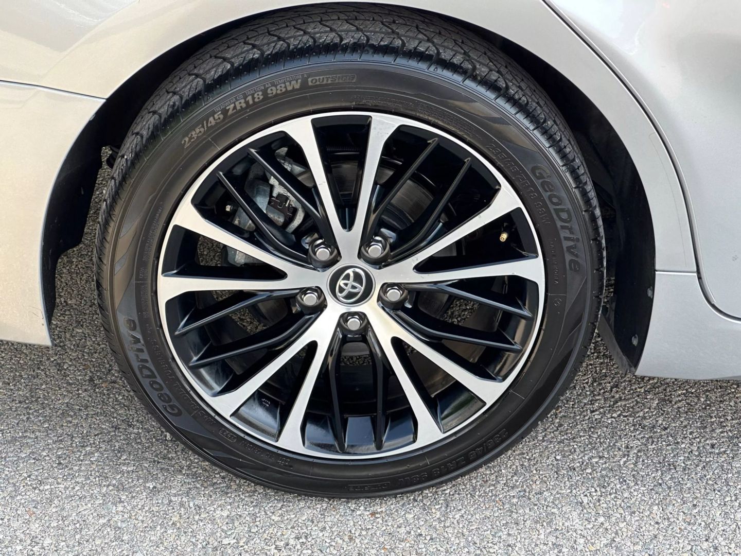 2020 Toyota Camry Hybrid - Image 44