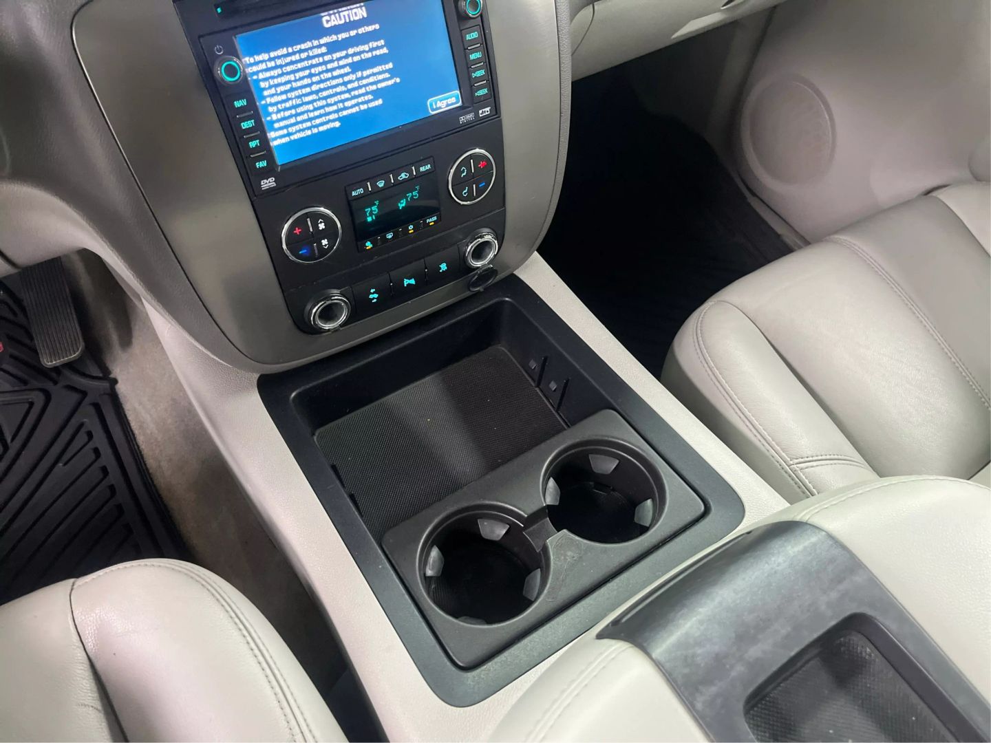2009 Chevrolet Suburban 1500 - Image 16