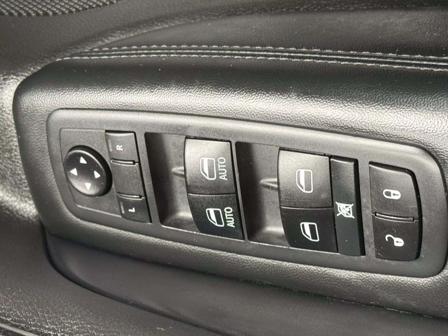 2020 Jeep Grand Cherokee - Image 47