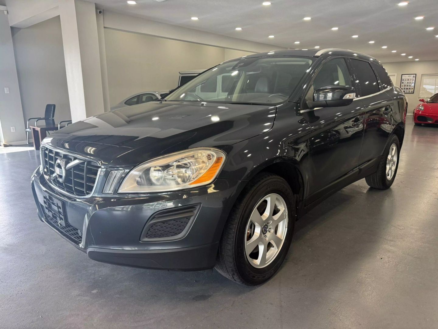 2012 Volvo Xc60 3.2 Sport Utility 4d - Image 3