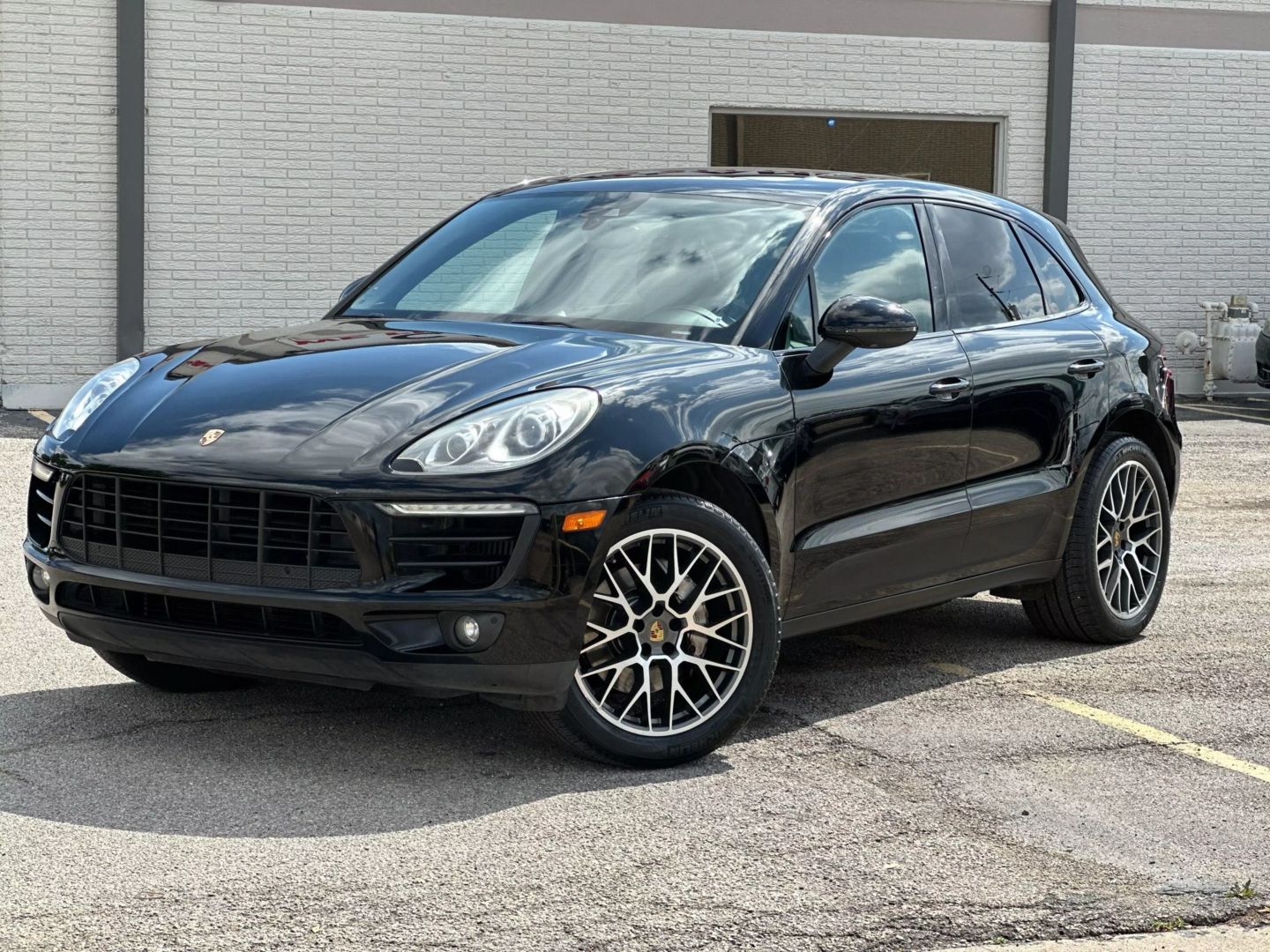 2017 Porsche Macan - Image 2