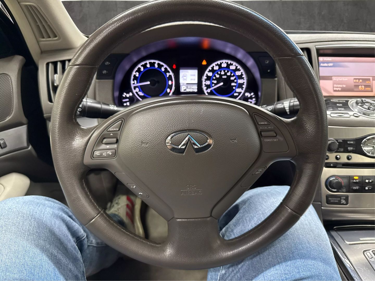 2012 Infiniti G - Image 35