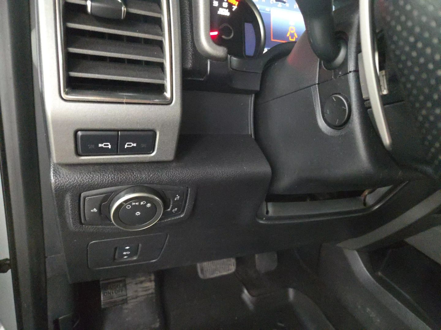 2017 Ford F150 Supercrew Cab - Image 16