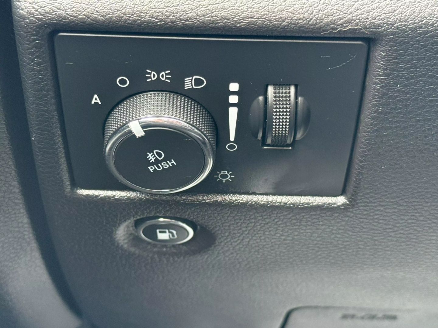 2020 Jeep Grand Cherokee - Image 46