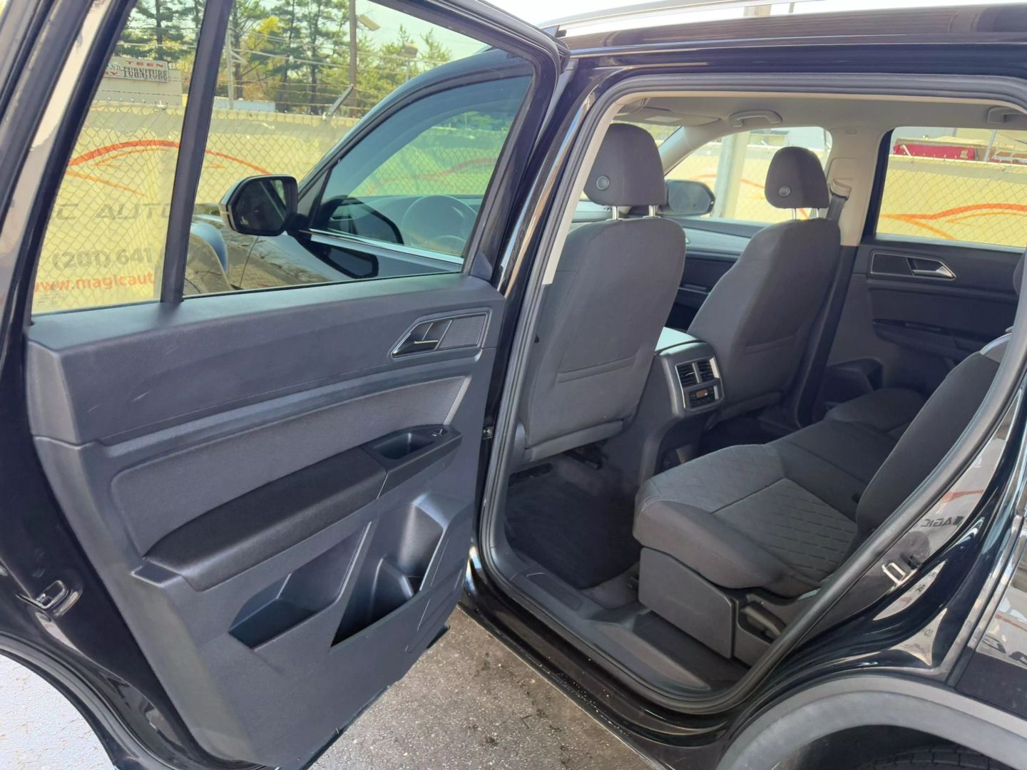 2018 Volkswagen Atlas - Image 17