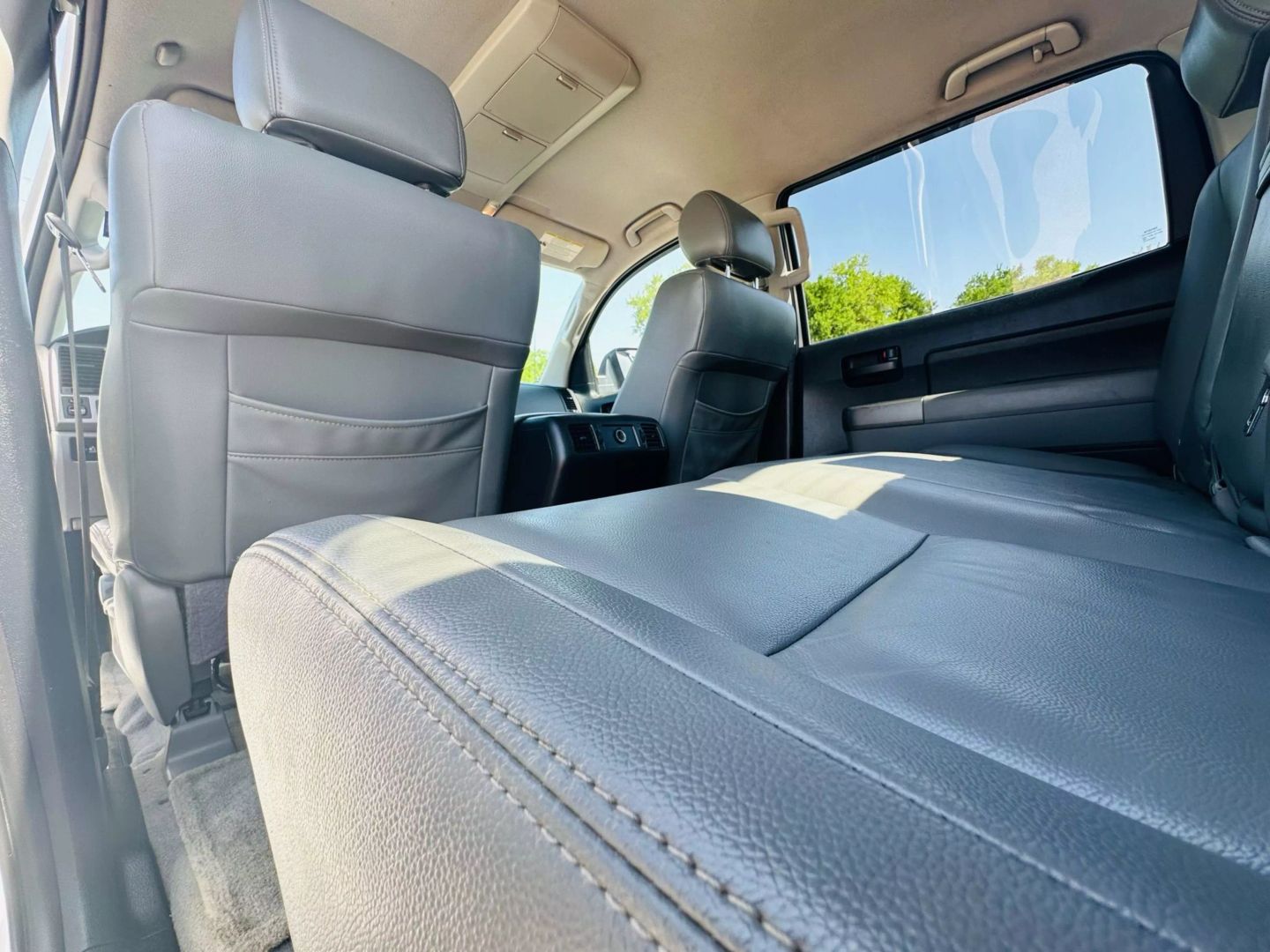 2010 Toyota Tundra Crewmax - Image 17