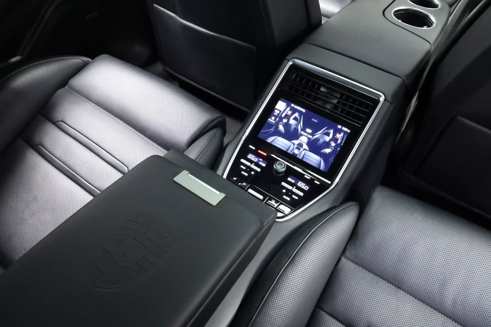2017 Porsche Panamera - Image 93