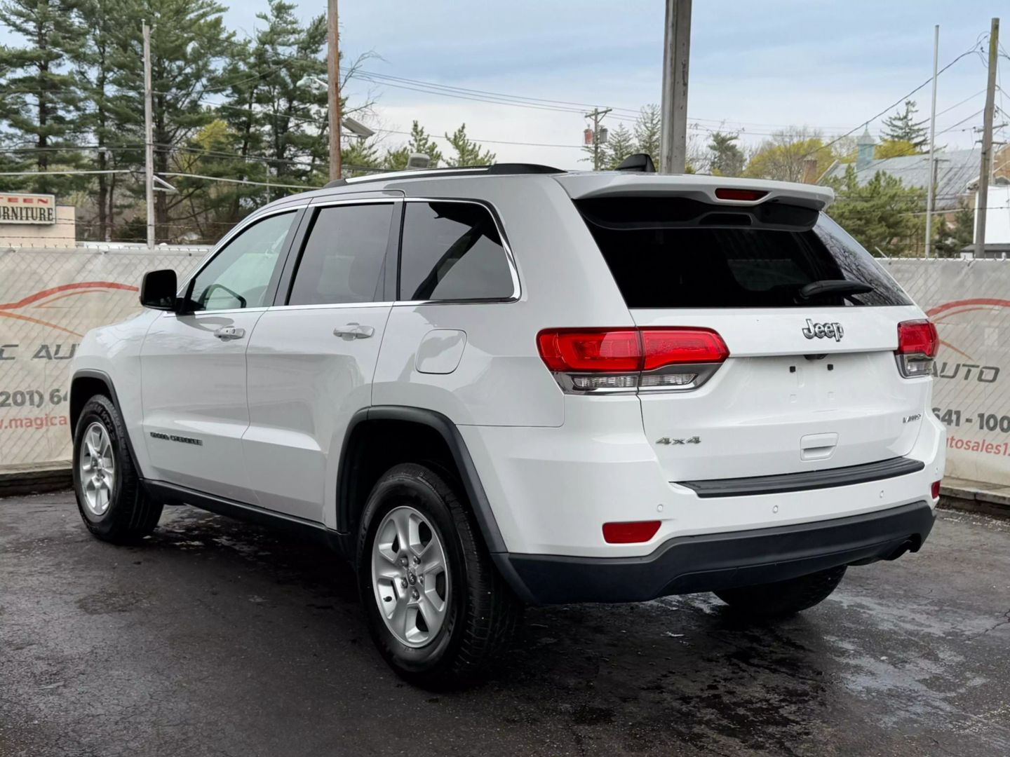 2017 Jeep Grand Cherokee - Image 9