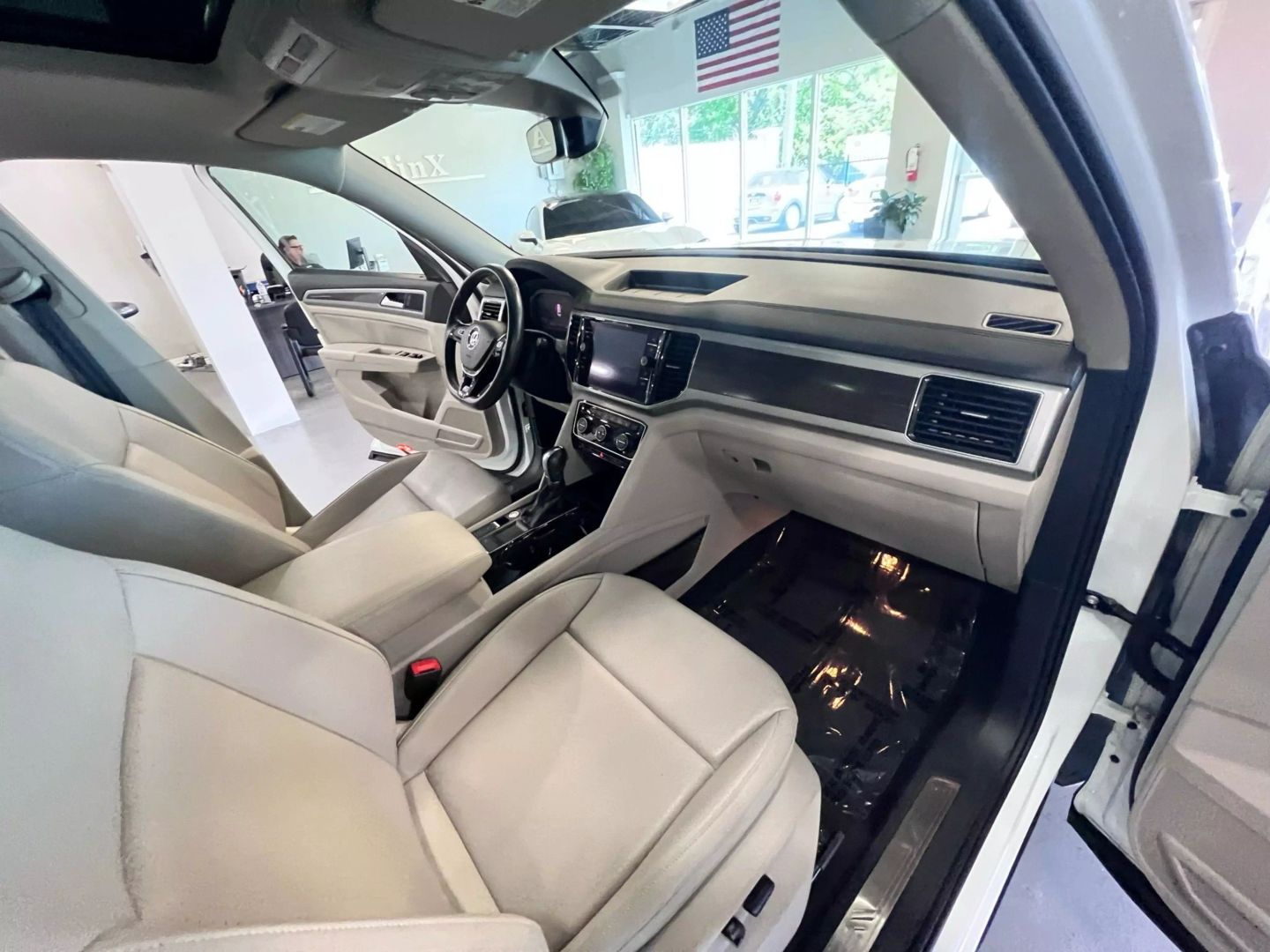 2019 Volkswagen Atlas Sel R-line Sport Utility 4d - Image 24