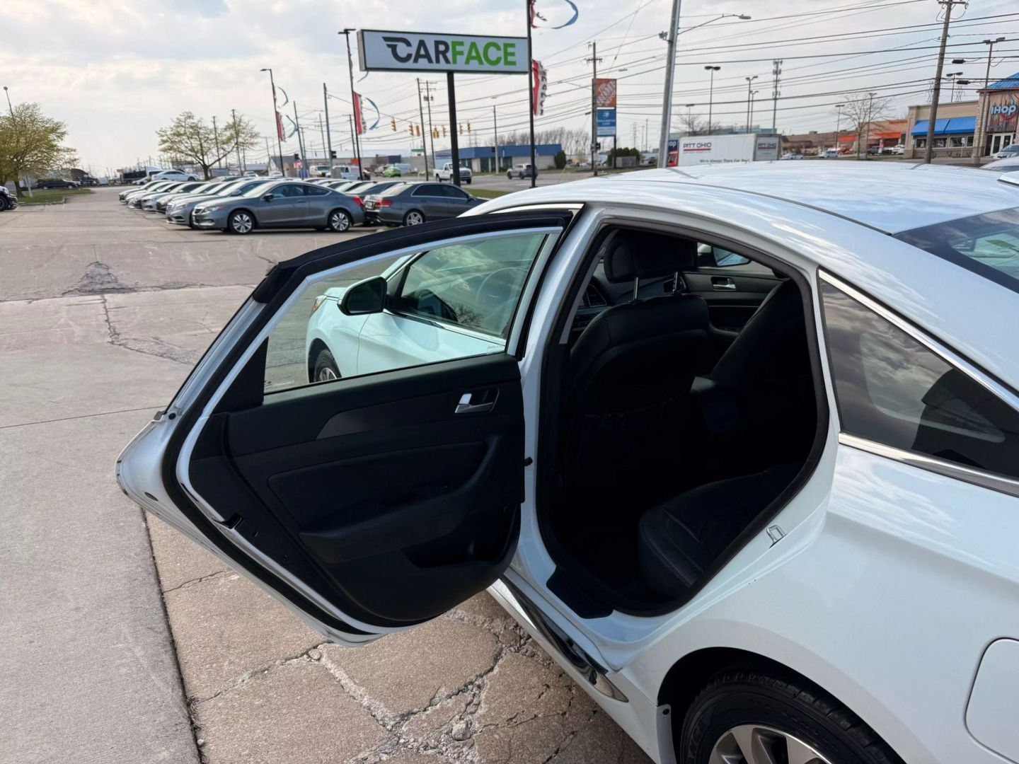 2015 Hyundai Sonata - Image 18