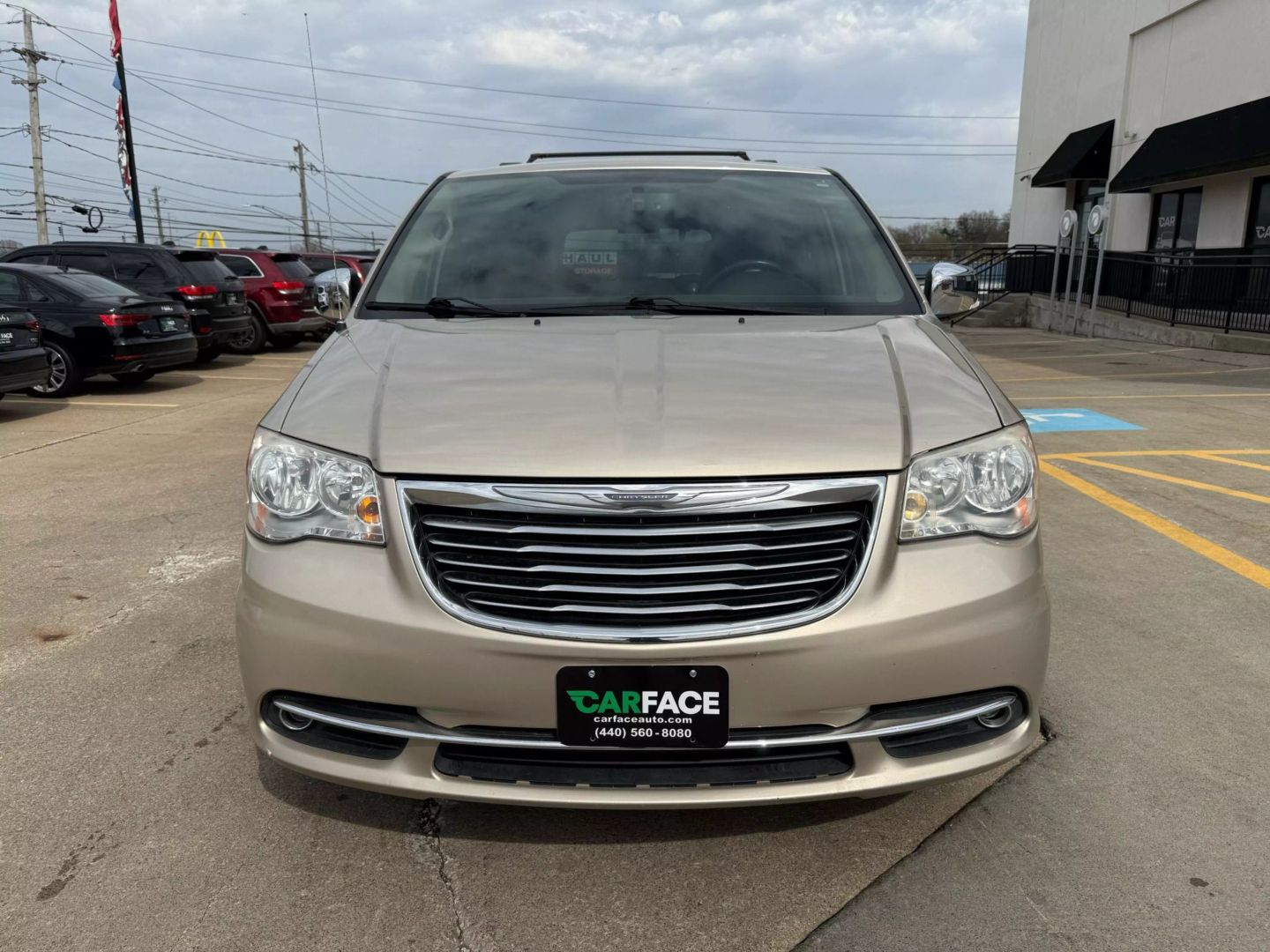 2016 Chrysler Town & Country - Image 3