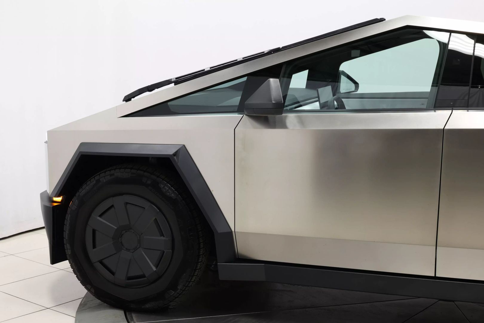 2024 Tesla Cybertruck - Image 7
