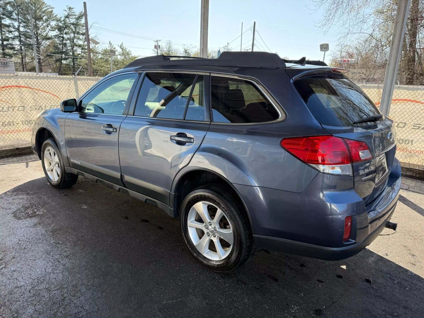 2014 Subaru Outback - Image 13