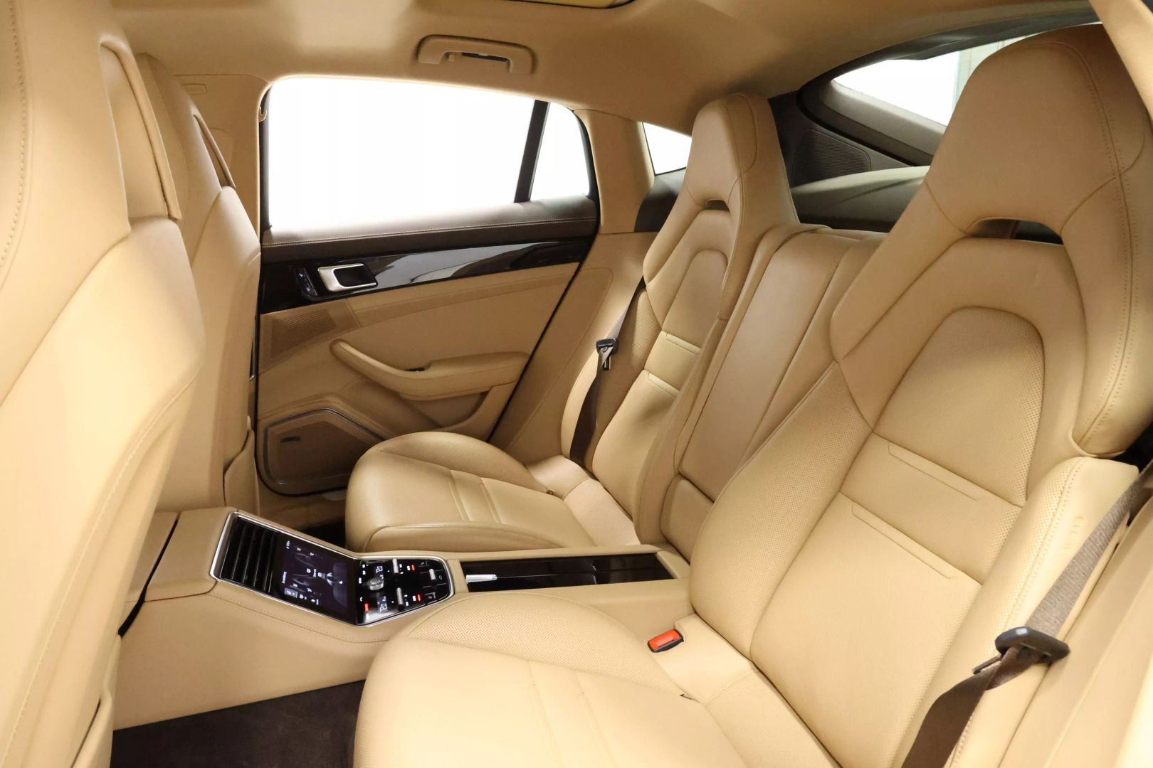 2017 Porsche Panamera - Image 3