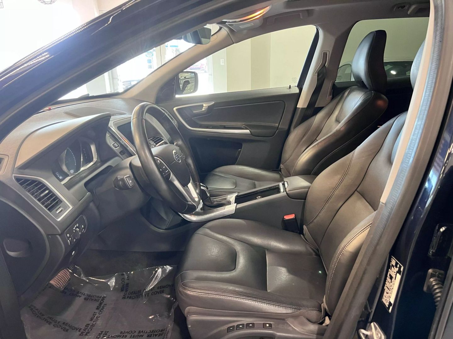 2016 Volvo Xc60 T5 Platinum Sport Utility 4d - Image 13