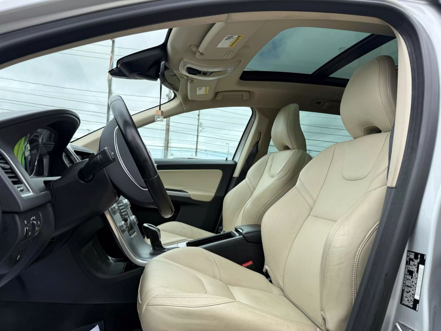 2017 Volvo Xc60 - Image 18