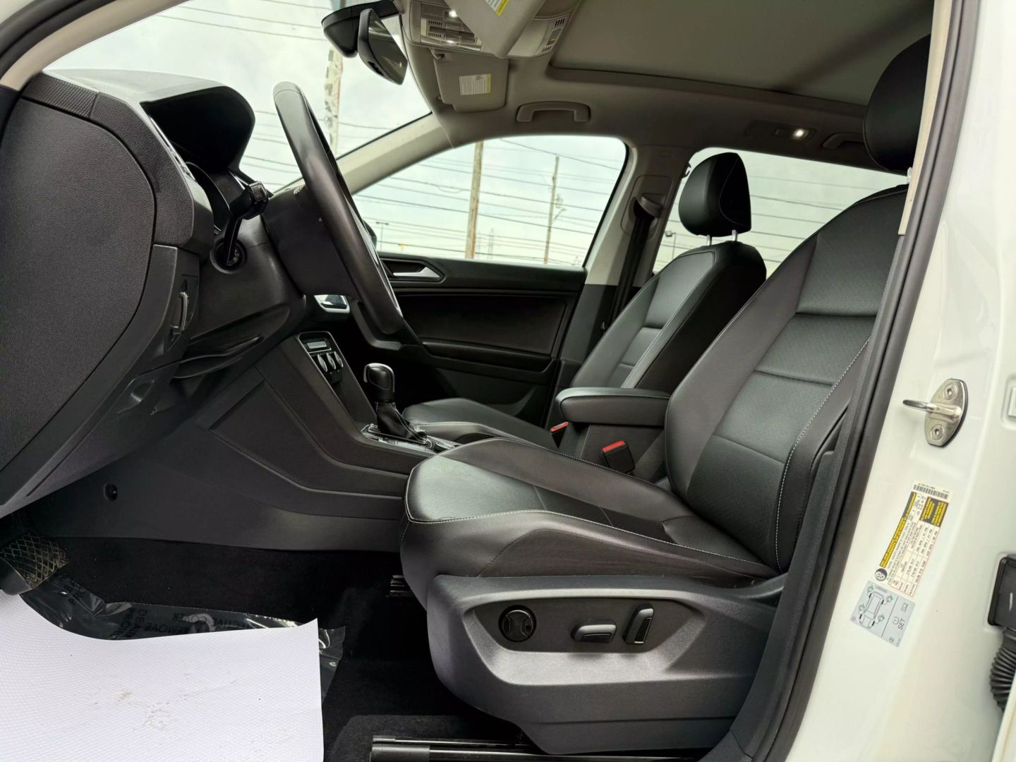 2021 Volkswagen Tiguan - Image 17