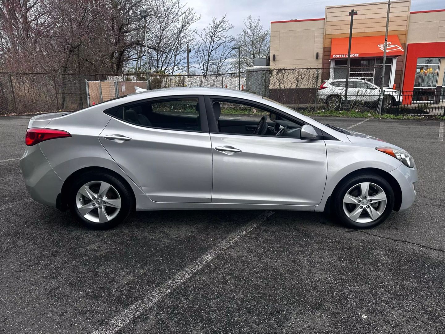 2013 Hyundai Elantra - Image 7