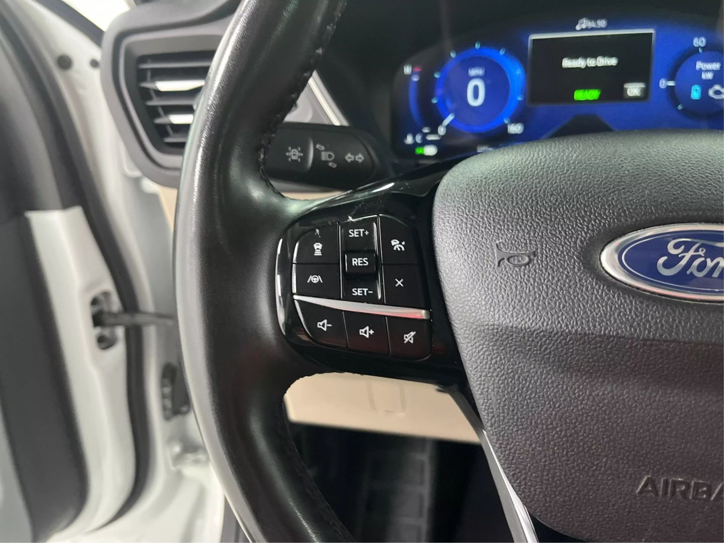 2022 Ford Escape - Image 33