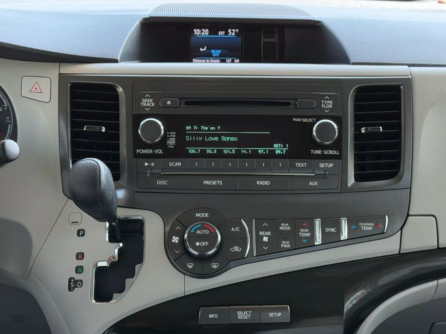 2013 Toyota Sienna - Image 22