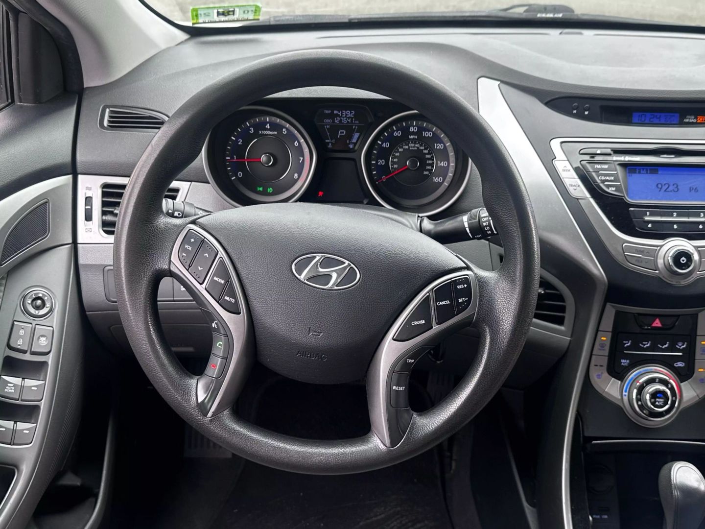 2013 Hyundai Elantra - Image 21