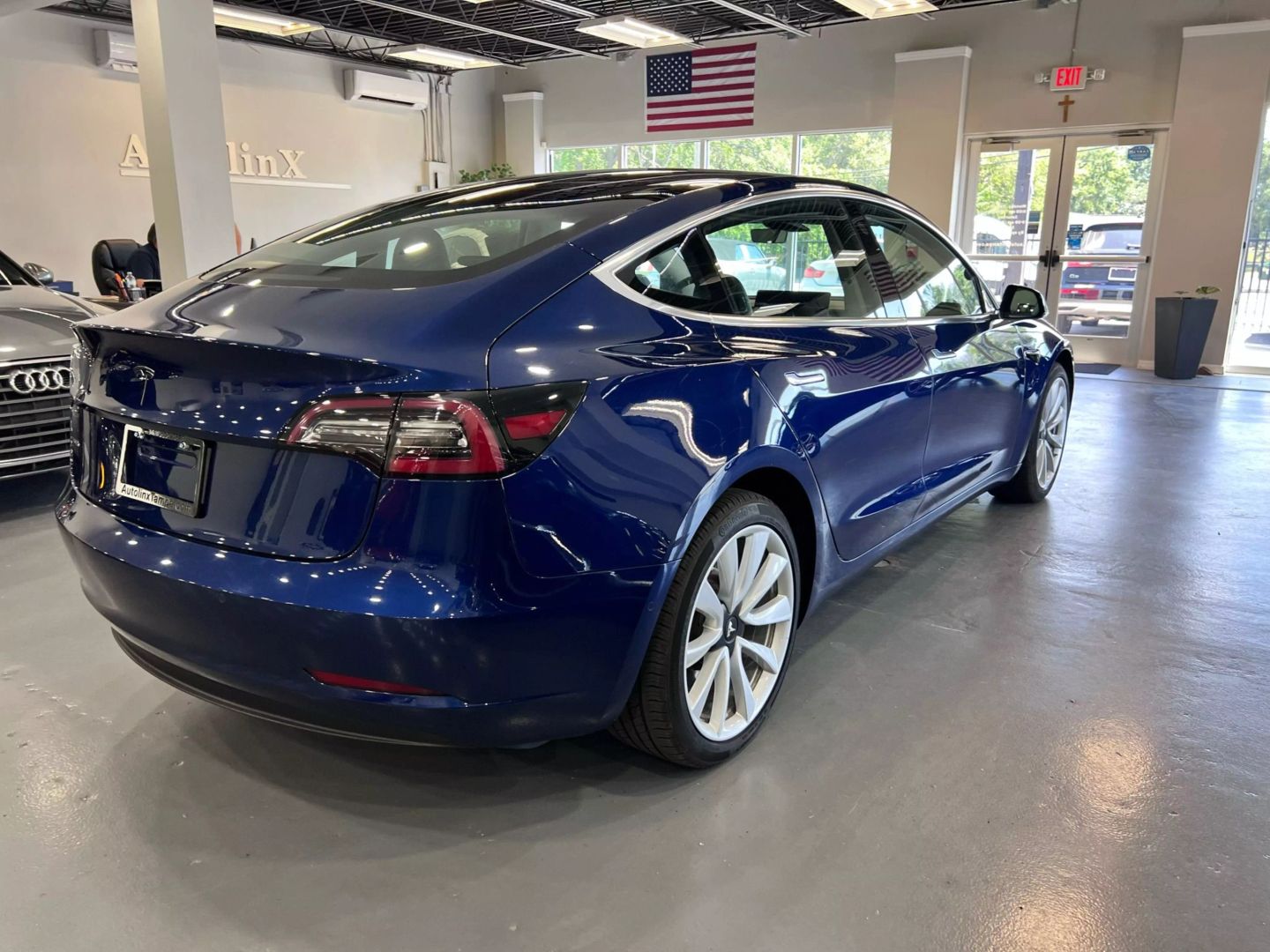 2018 Tesla Model 3 Mid Range Sedan 4d - Image 7