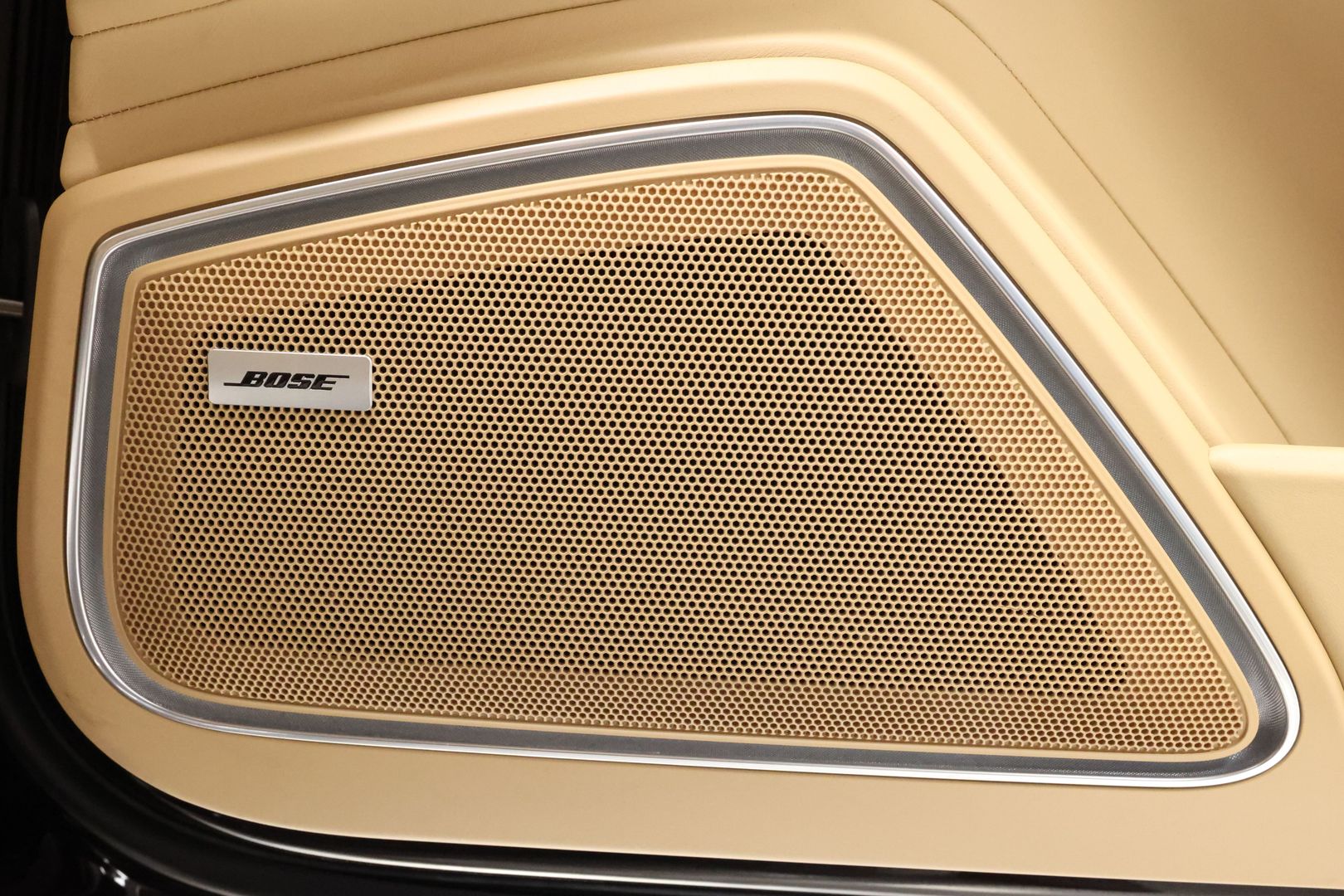 2017 Porsche Panamera - Image 87