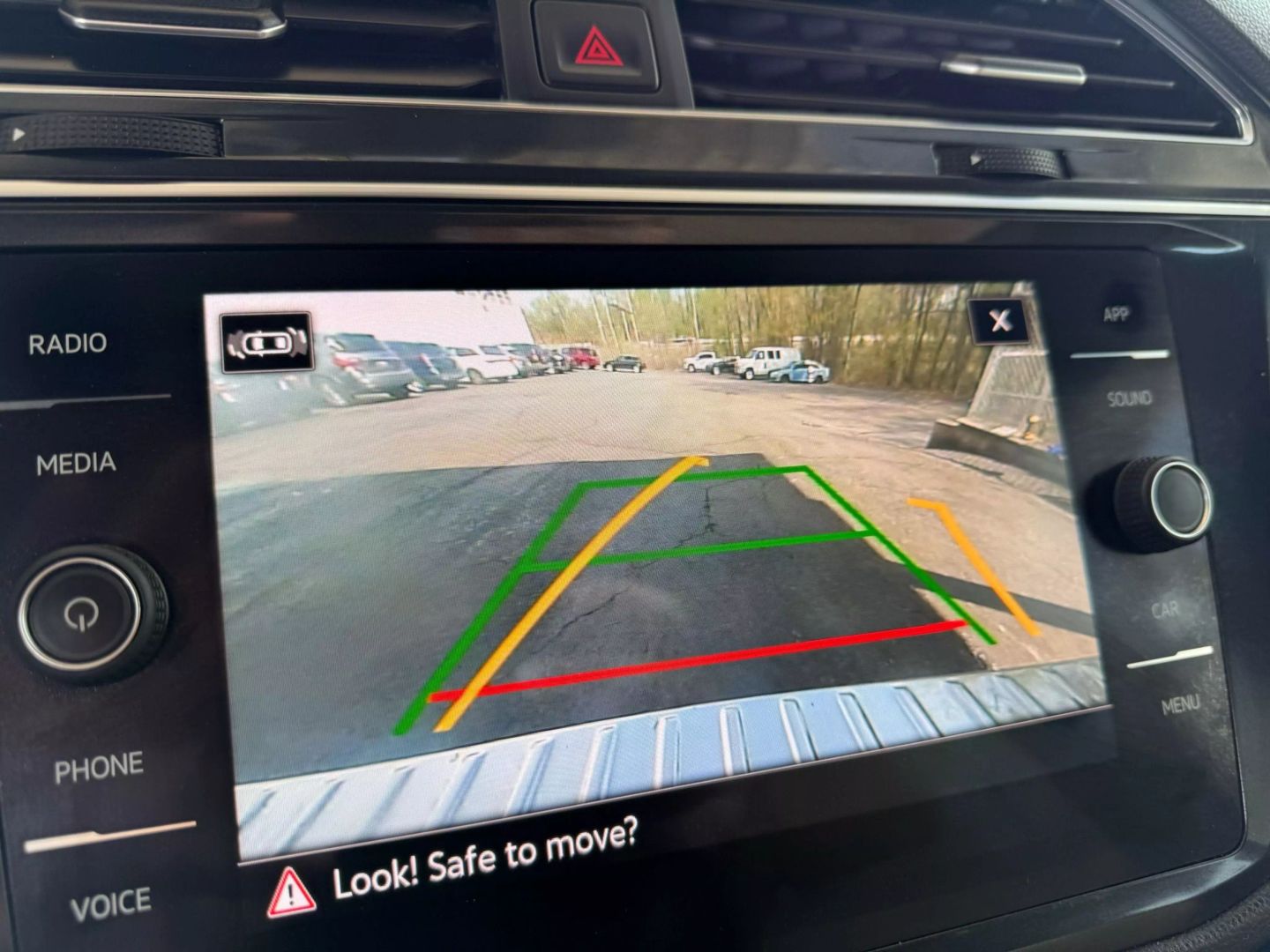2022 Volkswagen Tiguan - Image 39