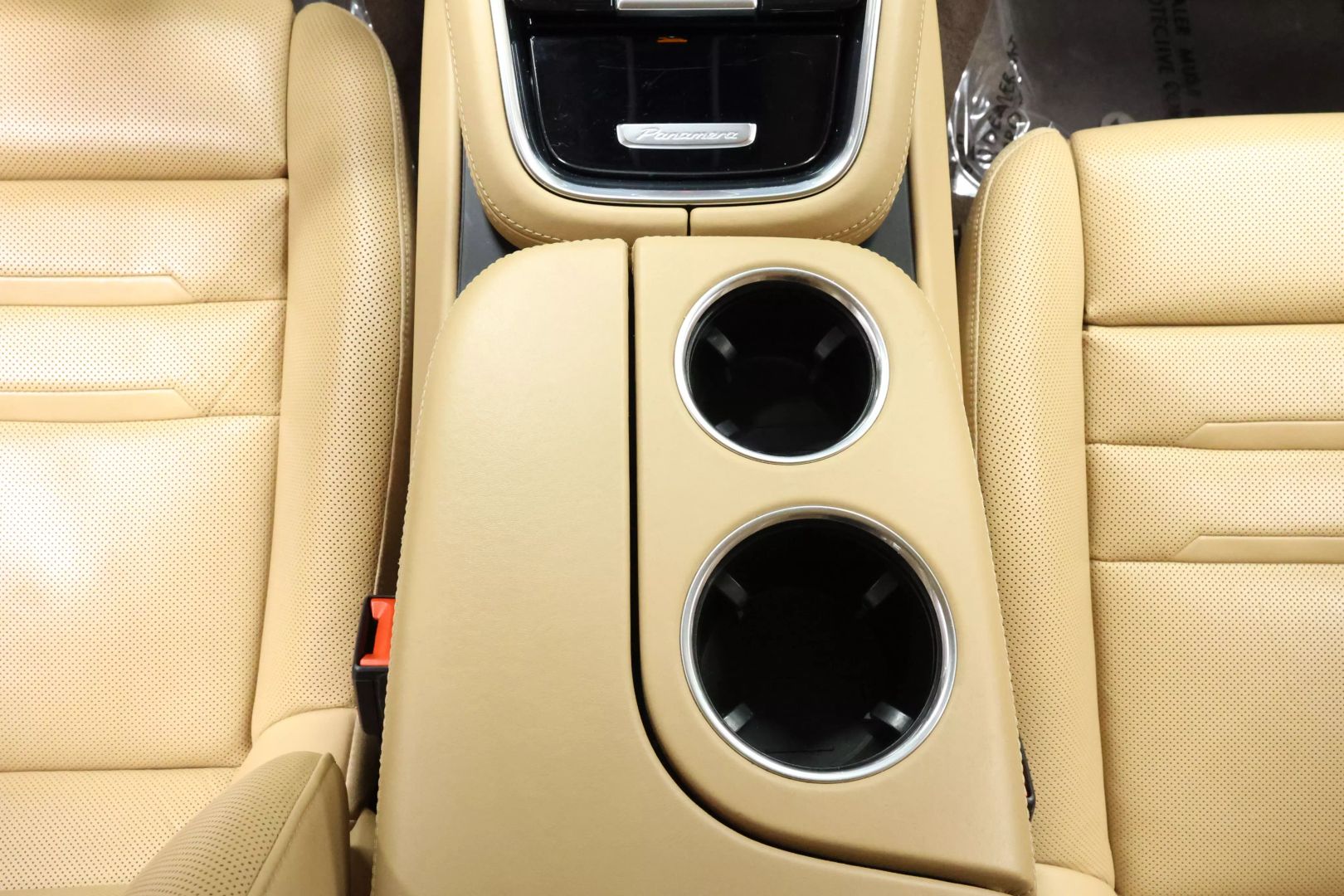 2017 Porsche Panamera - Image 41