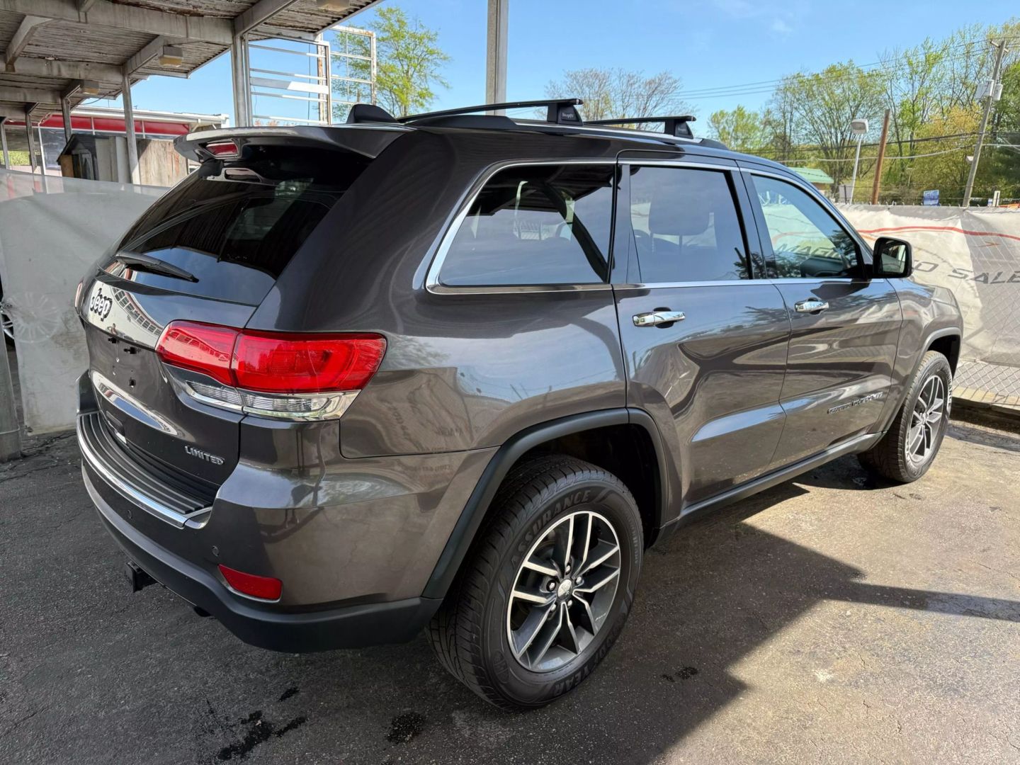 2018 Jeep Grand Cherokee - Image 12