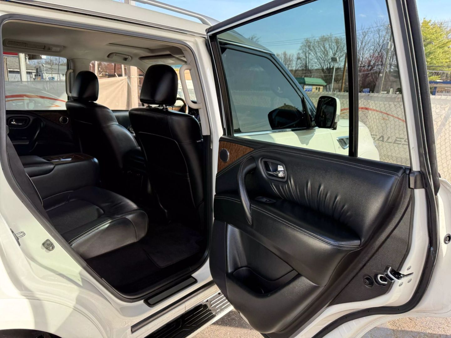 2017 Infiniti Qx80 - Image 24