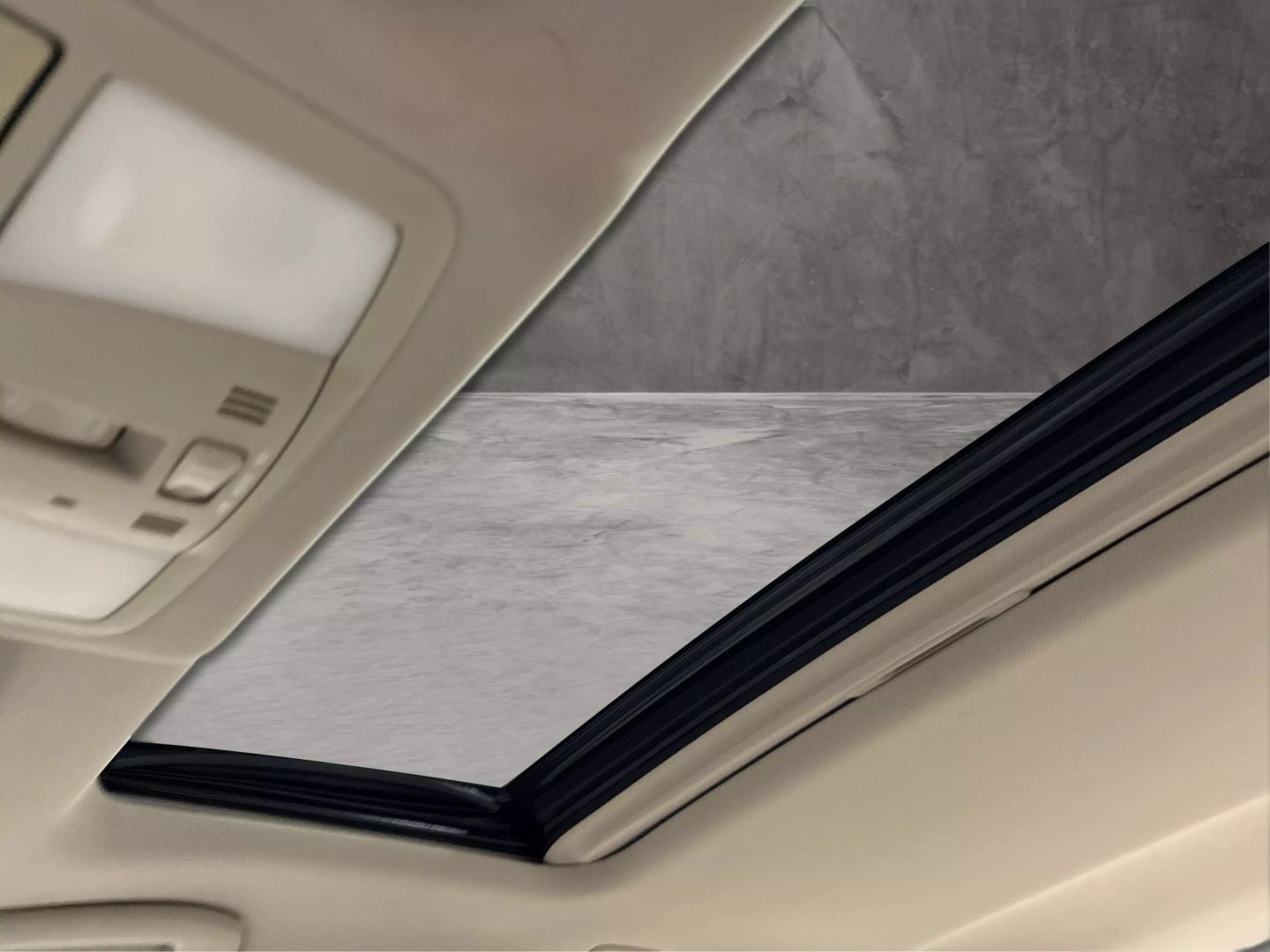2012 Infiniti G - Image 38