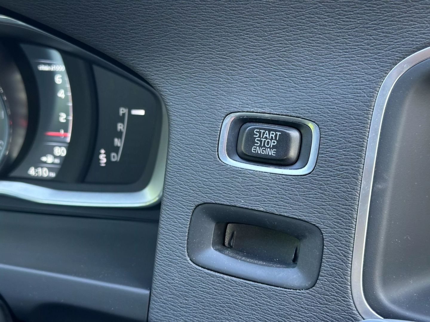 2016 Volvo S60 - Image 30